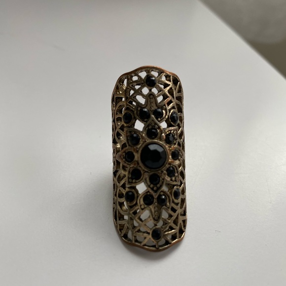 Large ring - Picture 2 of 3